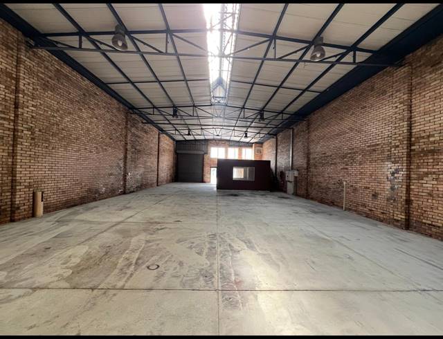 320M² WAREHOUSE TO LET IN LASER PARK